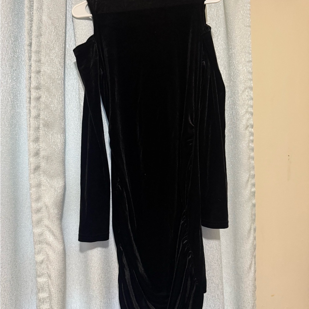 Black Off-Shoulder Bodycon Dress